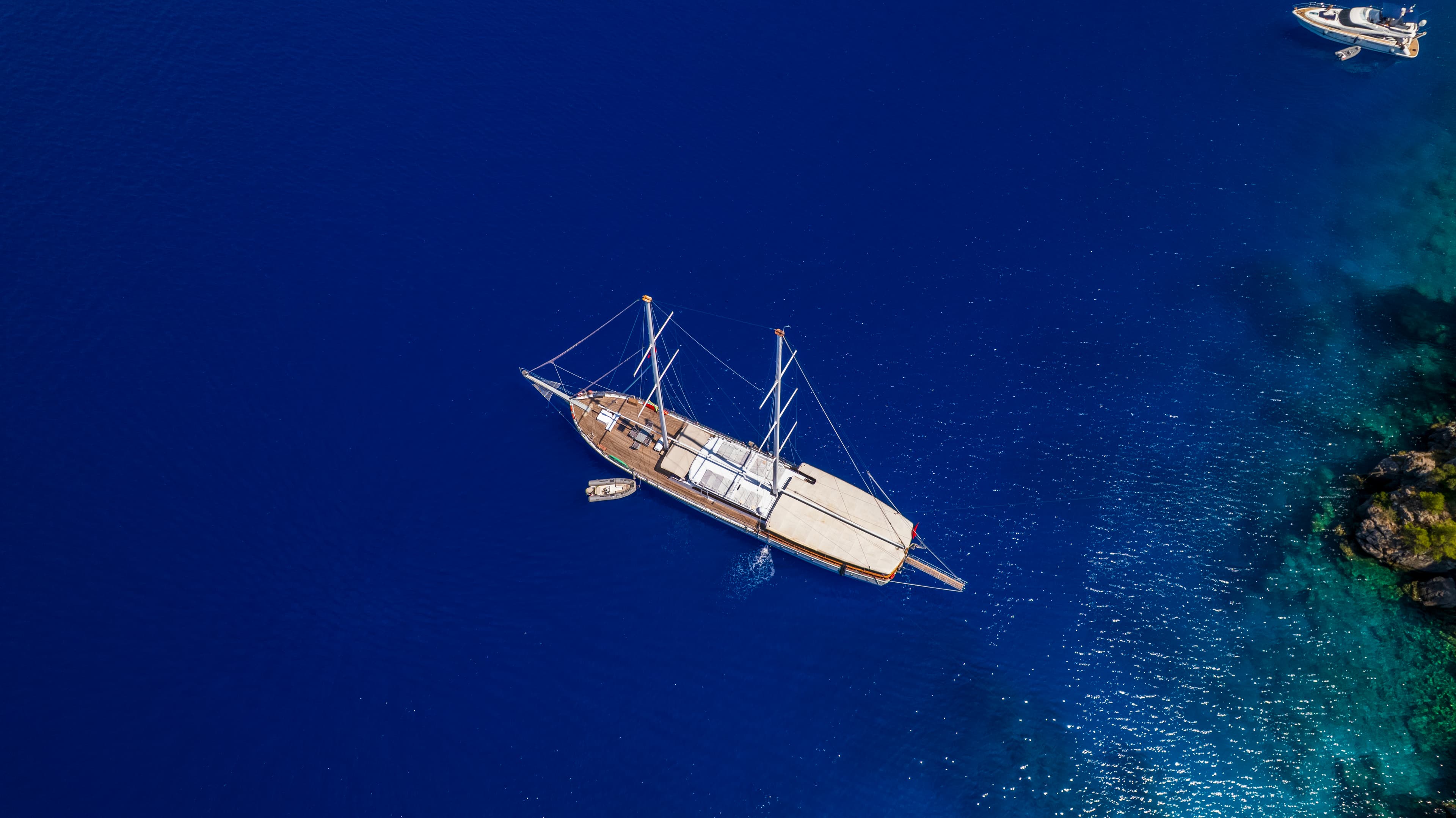 yachtCharters.hero.title